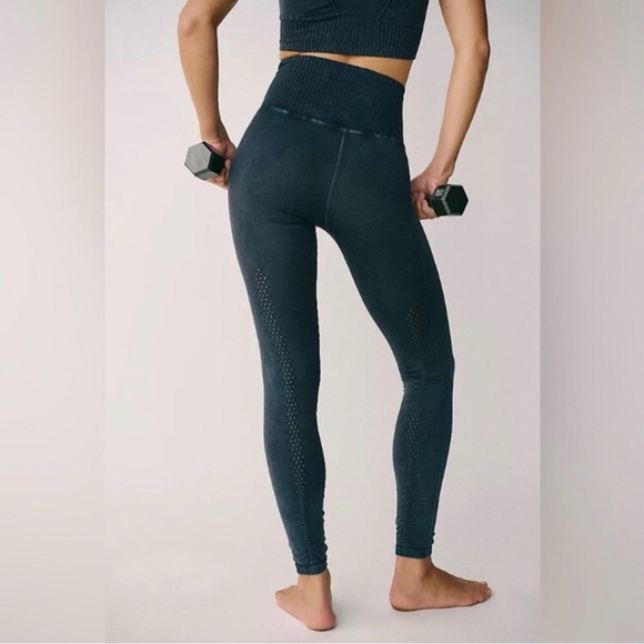 FREE PEOPLE Good Karma Leggings High-Rise 7/8 Length M/L - Picture 2 of 9